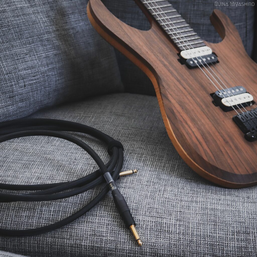 guitar-stringy-cable