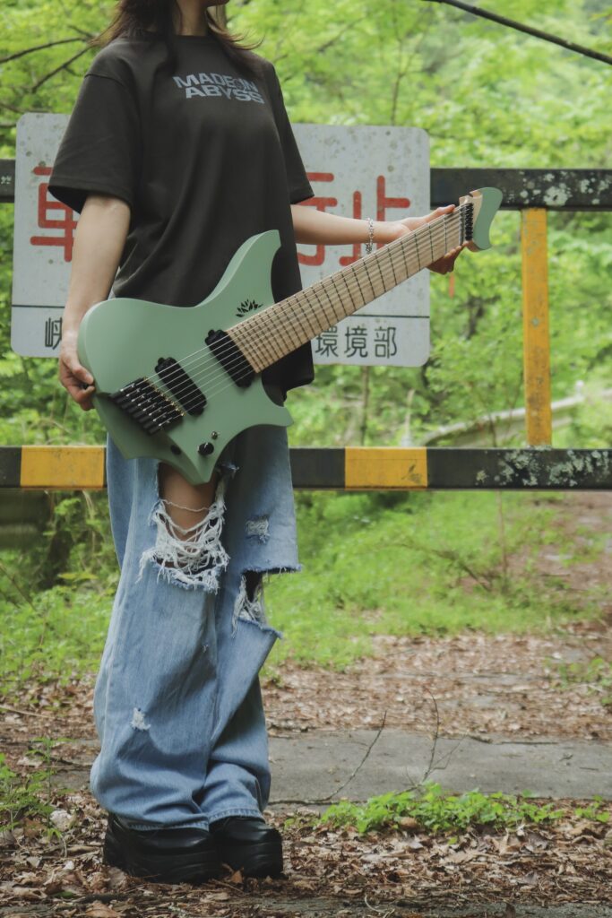 ８弦ファンドフレットヘッドレスギター