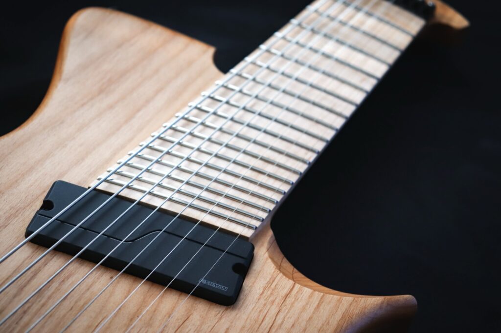 ミニ8弦ヘッドレスギター