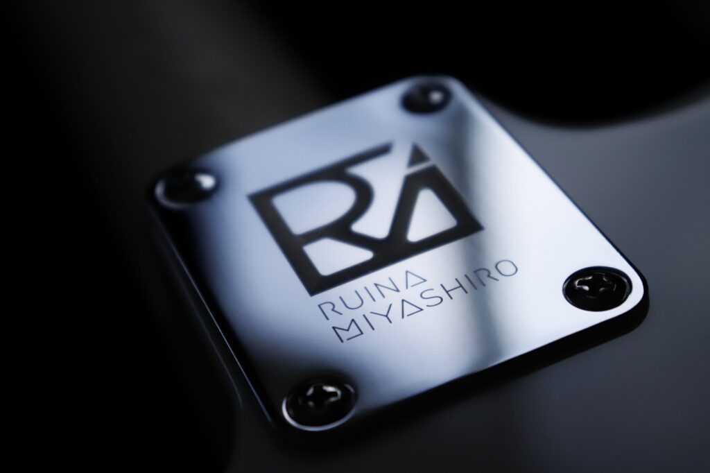 モダンストラトキャスタータイプ国産ネックジョイントプレート