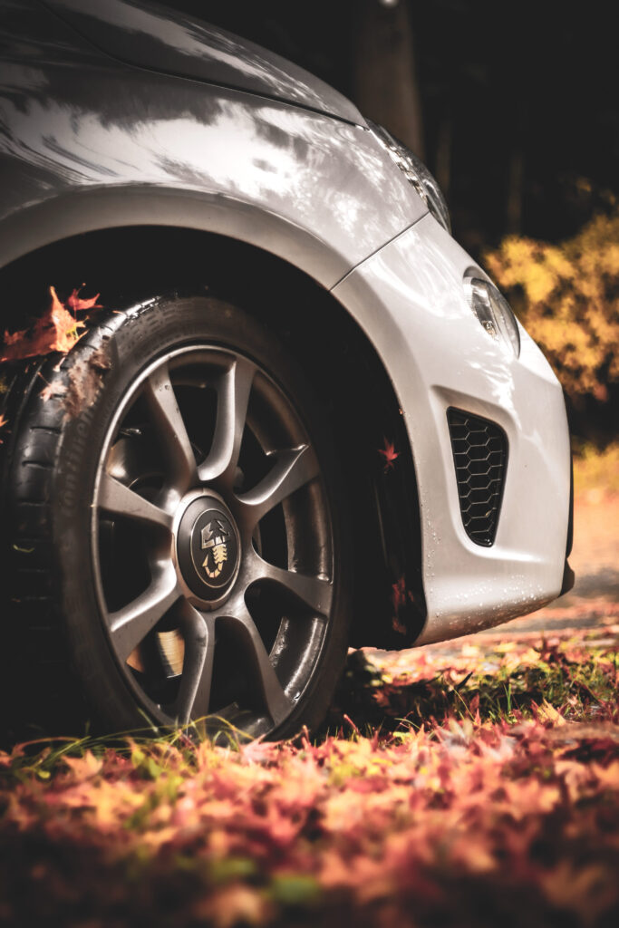 フィアット　アバルト　紅葉　撮影スポット