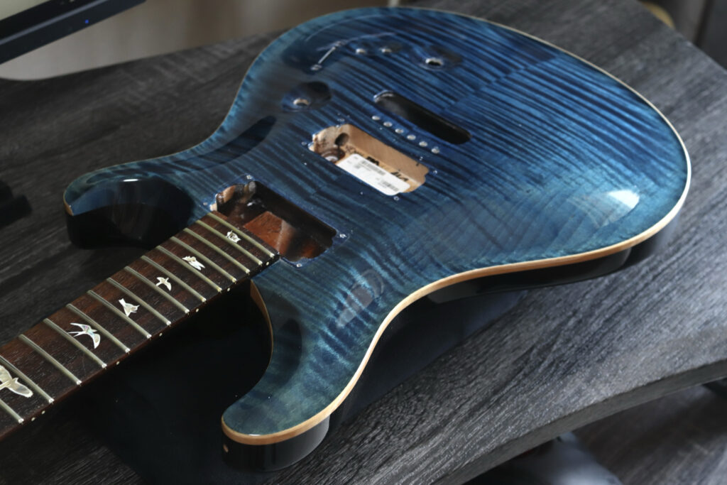 paul reed smith custom 24　PRS　再塗装　リフィニッシュ　フレイムメイプル　カーリーメイプル　ブルー　青色　加工前
