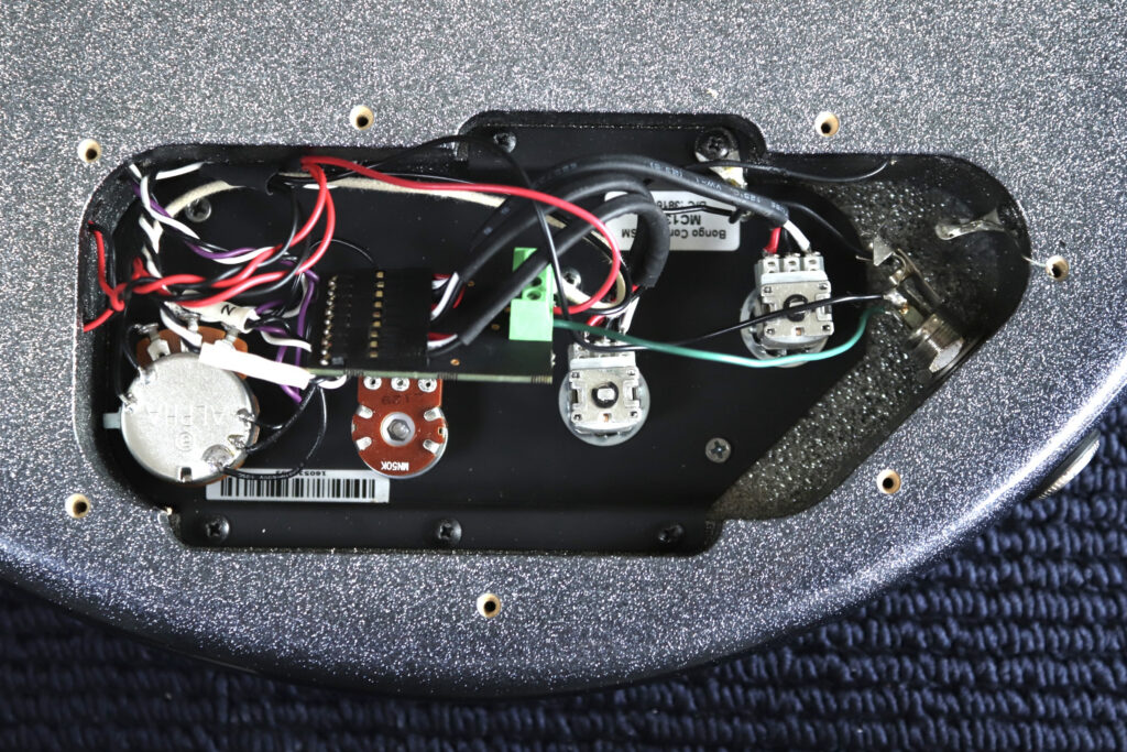 Musicman BONGO6　ミュージックマン　ボンゴ６弦ベース　プリアンプ交換　Tone Capsule Darkglass Electronics　配線図