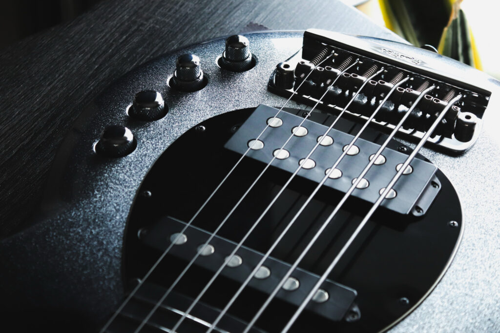 Musicman BONGO6　ミュージックマン　ボンゴ６弦ベース　プリアンプ交換　Tone Capsule Darkglass Electronics