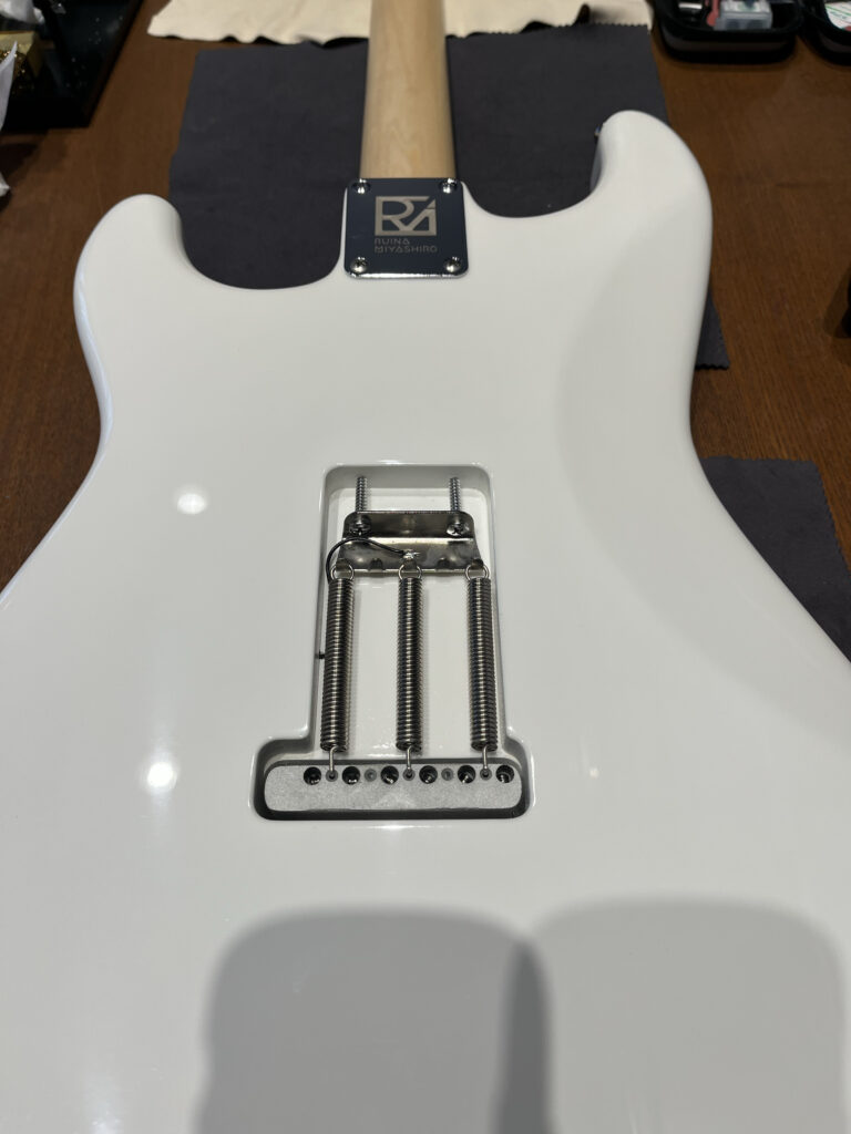 ストラトキャスタータイプ　エレキギター　スプリング交換増設　5本掛け　３本掛け