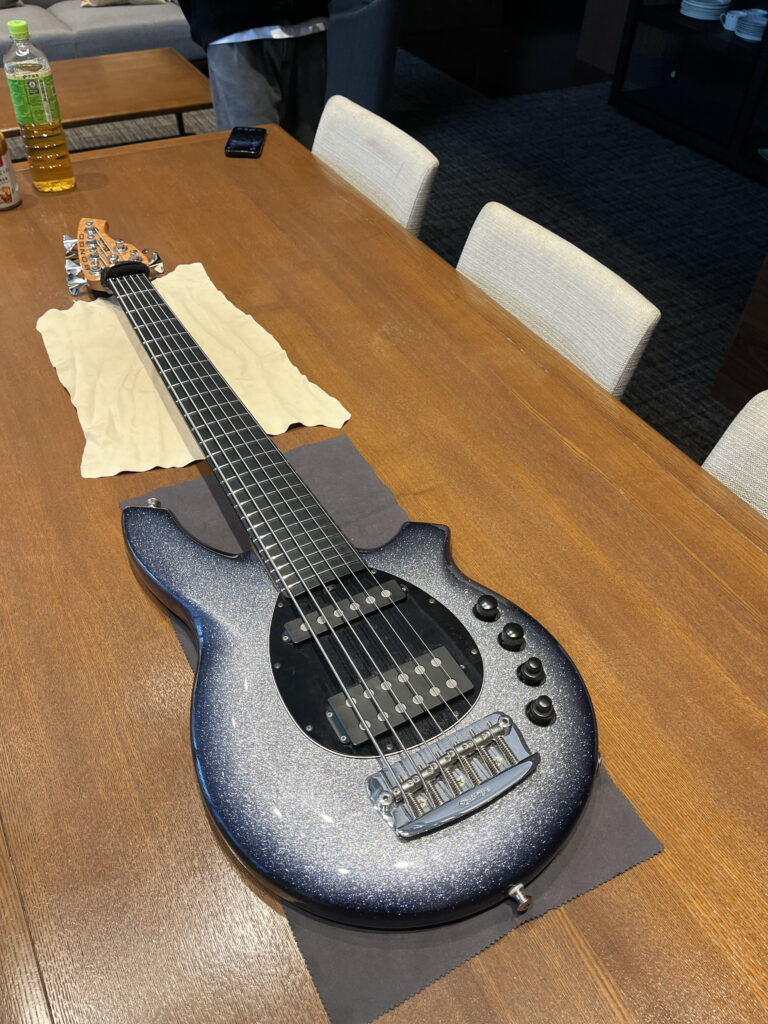 出張ギターリペアマン