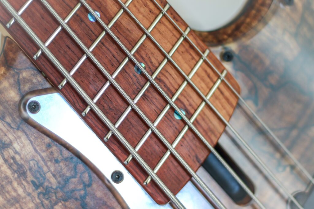 ファンドフレット５弦ベースホンジュラスローズウッド指板