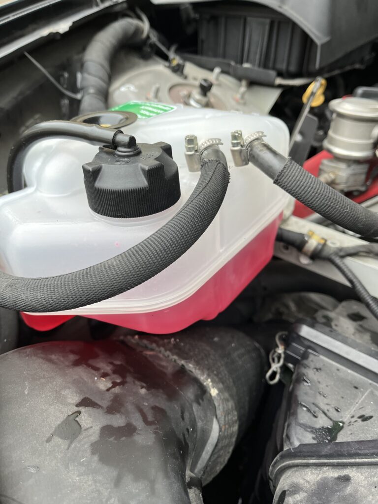 マセラティM139クアトロポルテS 4.7 リザーブタンク交換 クーラント乳化