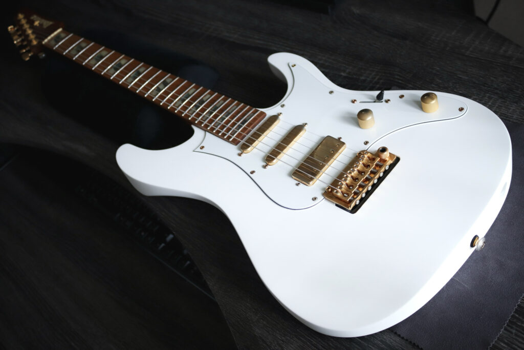 Ibanez THBB10 再塗装　リフィニッシュ　ピックガード作成