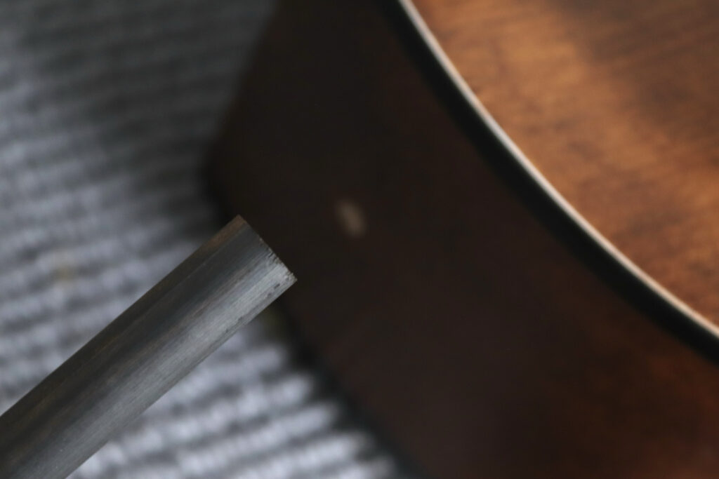 ストラップピン　穴埋め　緩み強化対策　marusya guitars archtop bass 6 spruce/maple brown