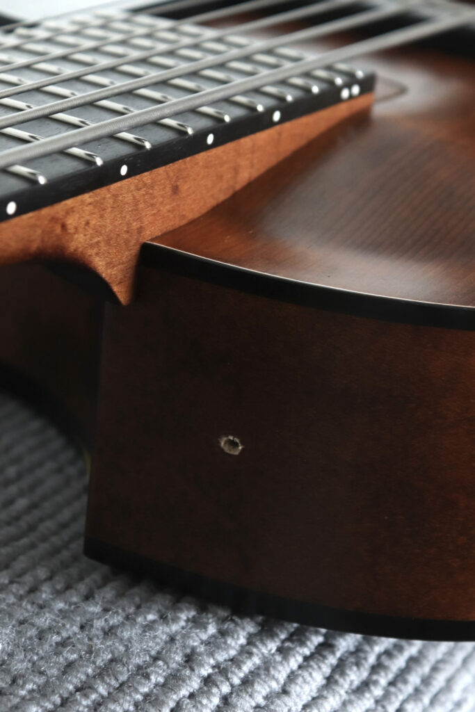 ストラップピン　穴埋め　緩み強化対策　marusya guitars archtop bass 6 spruce/maple brown