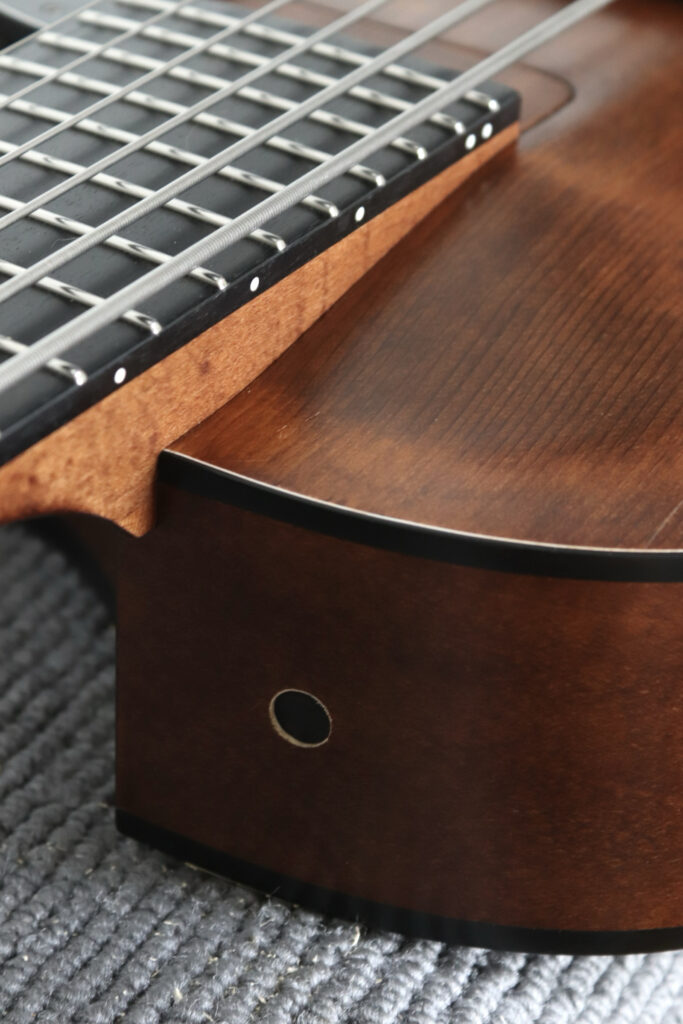 ストラップピン　穴埋め　緩み強化対策　marusya guitars archtop bass 6 spruce/maple brown