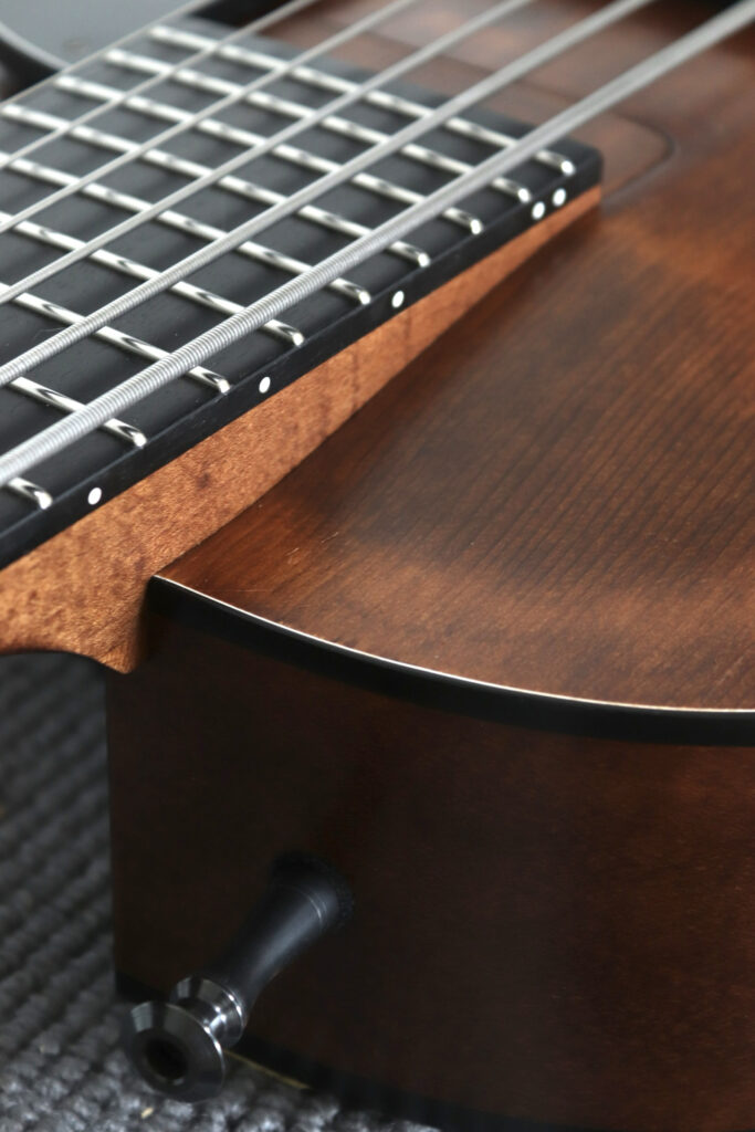 ストラップピン延長アタッチメント　marusya guitars archtop bass 6 spruce/maple brown