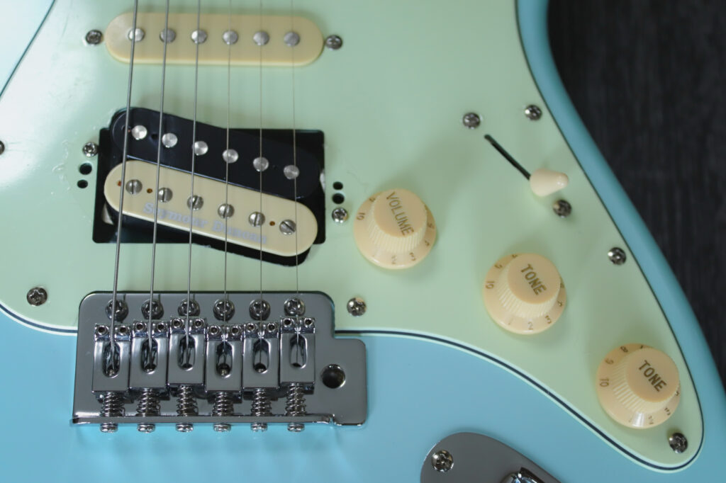 エレキギター　スラントピックアップ搭載