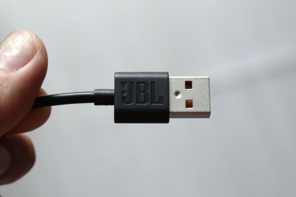 JBL CHARGE5 Wi－Fi Bluetoothポータブル持ち運びspeaker　レビュー　おすす　音質　充電ケーブル