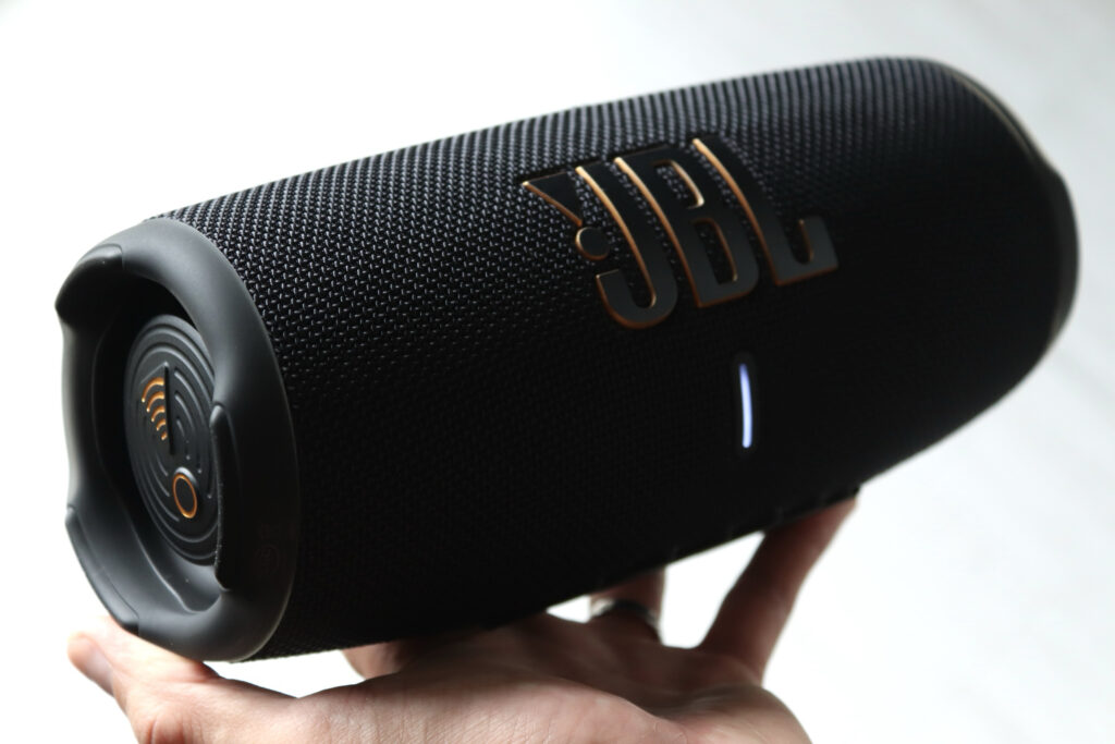 JBL CHARGE5 Wi－Fi Bluetoothポータブル持ち運びspeaker　レビュー　おすす　音質　充電ケーブル　低音　ウーファー