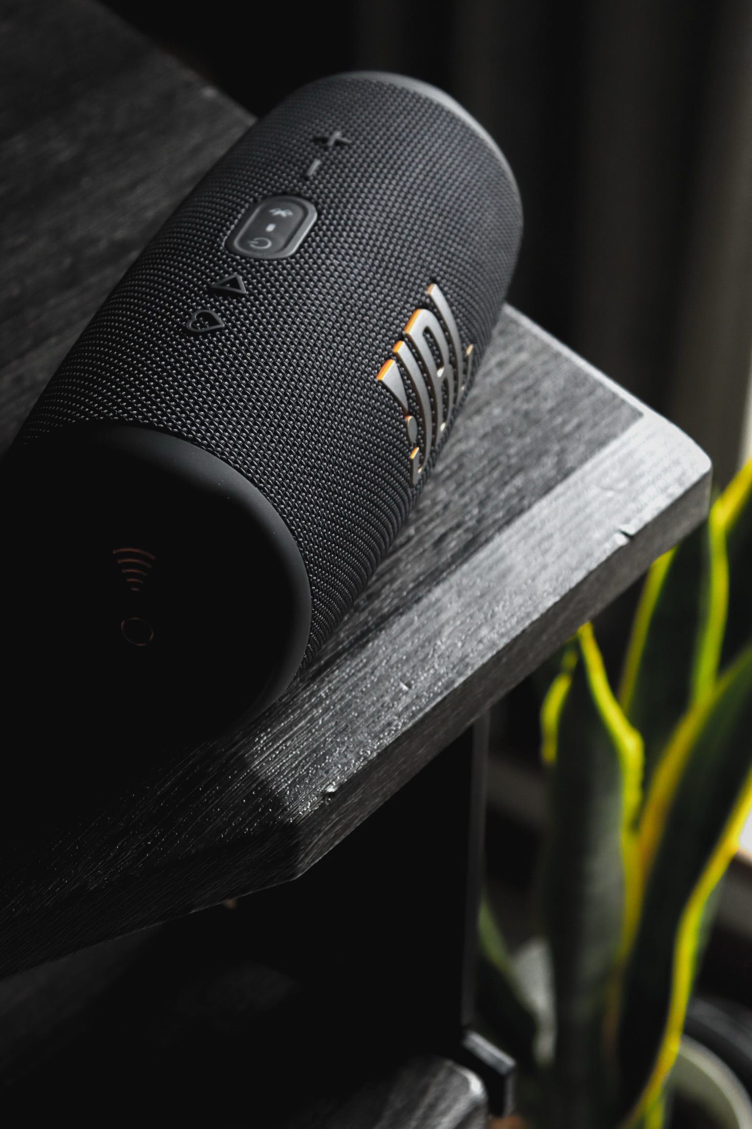 選んだのは『JBL Charge 5 Wifi』でした。