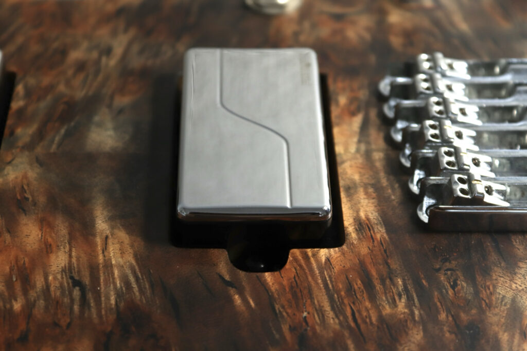 Skervesen custom guitars swan6 ピックアップ高さ調整