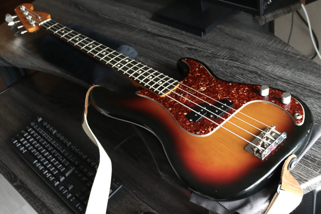 フェンダー　プレジションベース　プレベ　Fender ピックガード交換　調整