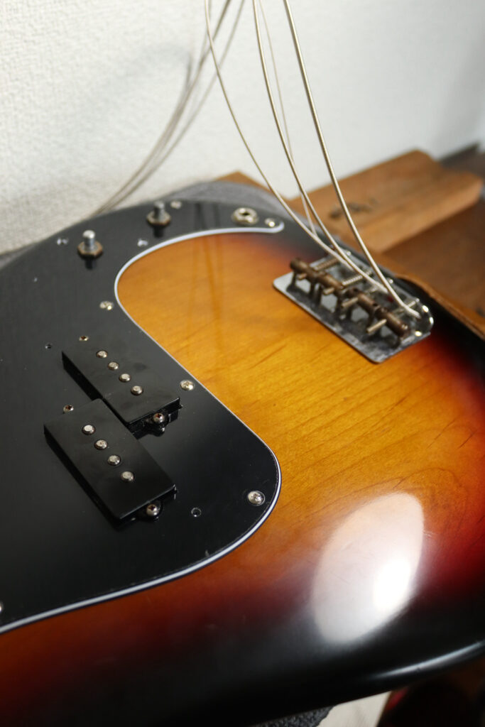 フェンダー　プレジションベース　プレベ　Fender ピックガード交換　調整