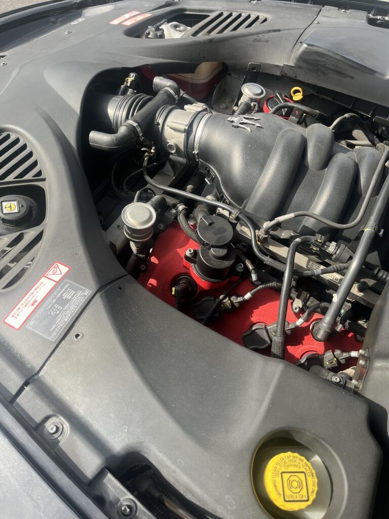マセラティ　クアトロポルテ　フェラーリ製エンジンV型8気筒自然吸気