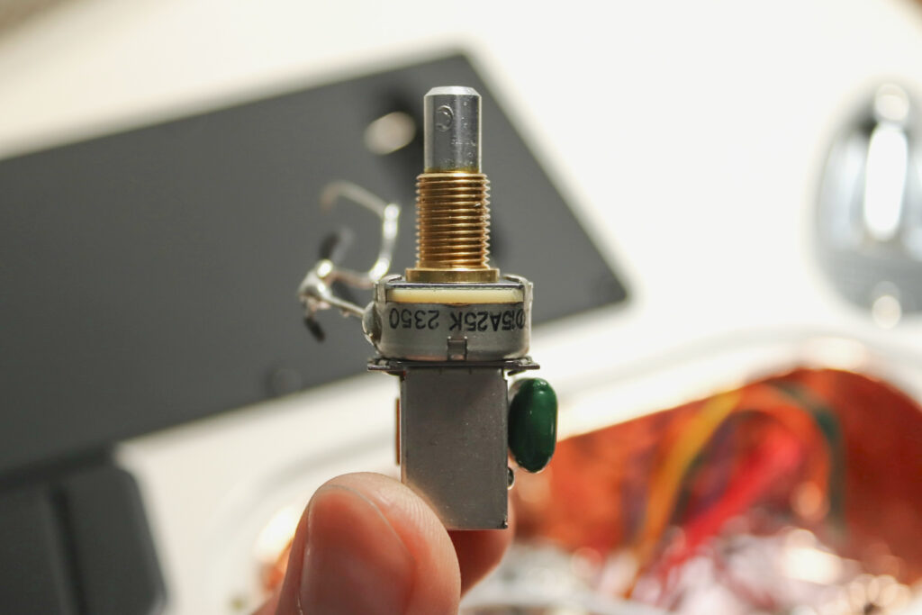 Kiesel guitarトーンポット取り外し