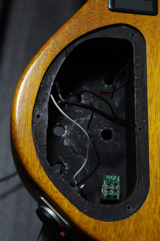 Darkglass Electronics ( ダークグラス ) Tone Capsule ベース用オンボード・プリアンプの取り付け