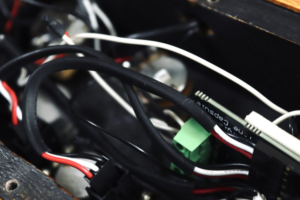 Darkglass Electronics ( ダークグラス ) Tone Capsule ベース用オンボード・プリアンプの取り付け