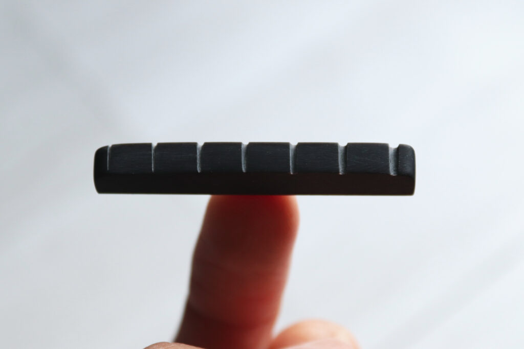 7弦ギター　共振　ナット交換