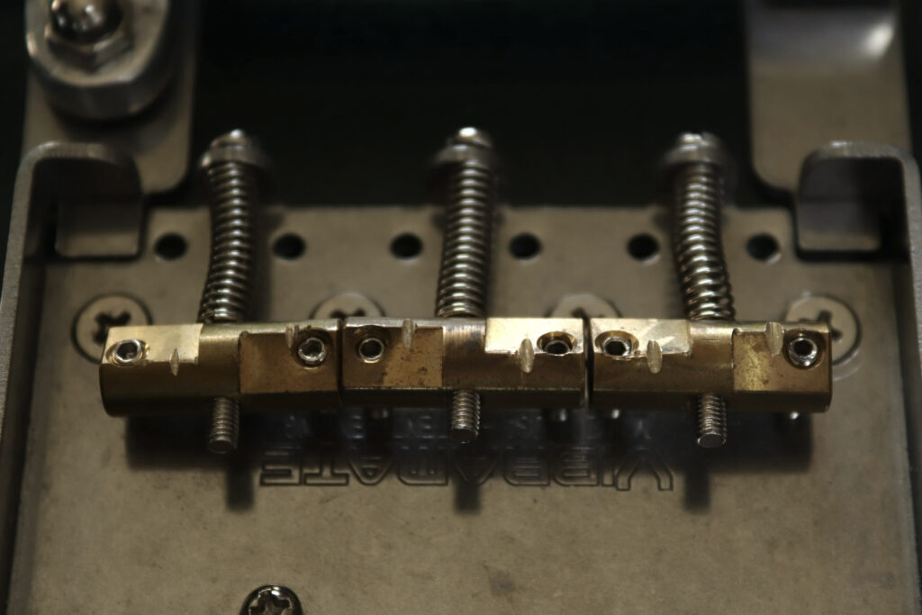 テレキャスター　ブリッジ駒溝切り　弦落ち　ビグスビー