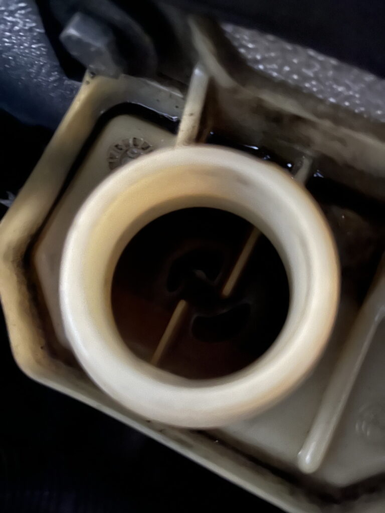 アルファロメオ156 パワーステアリングオイルタンク エア抜き