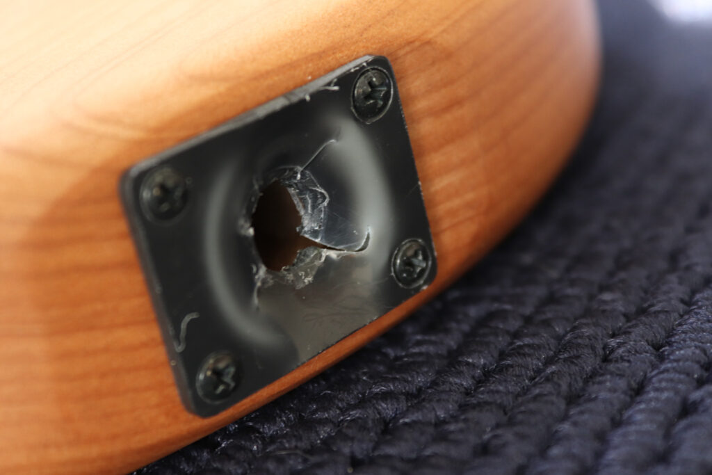 YAMAHA ヤマハ　BB235 YNS 5弦　ジャックプレート破損