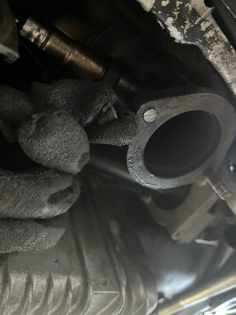 アルファロメオ156 マフラーフランジ　ボルト切り