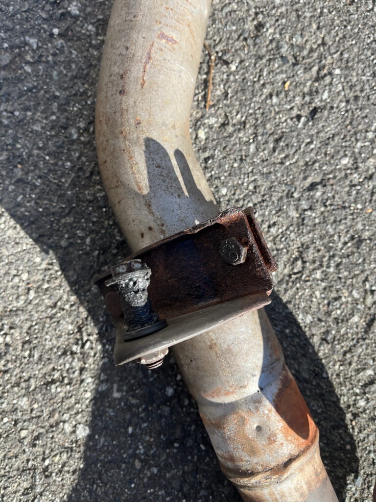 アルファロメオ156 マフラーハンガー