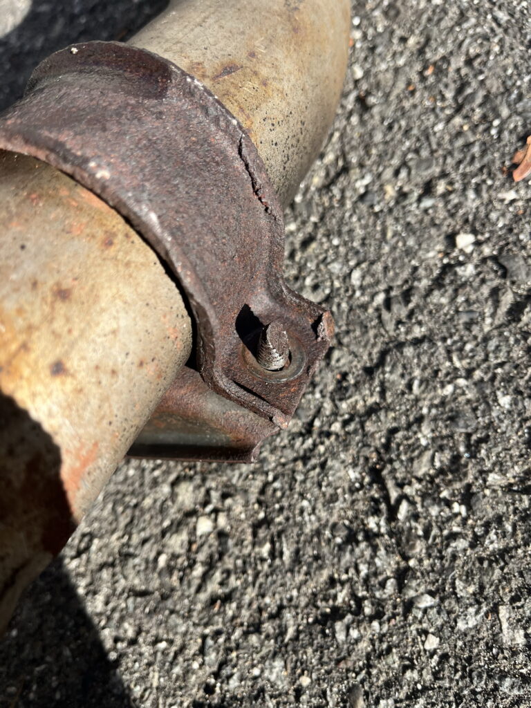 アルファロメオ156 マフラーハンガー　ボルト削れ