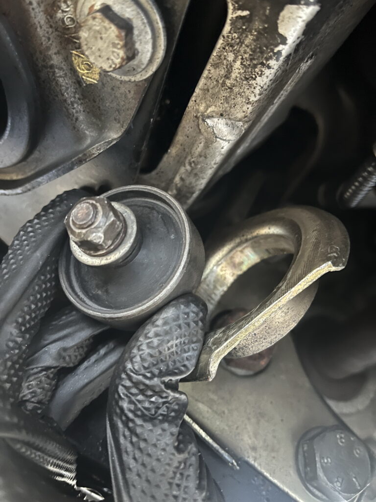 アルファロメオ156 マフラーハンガーブッシュ新品取り付け