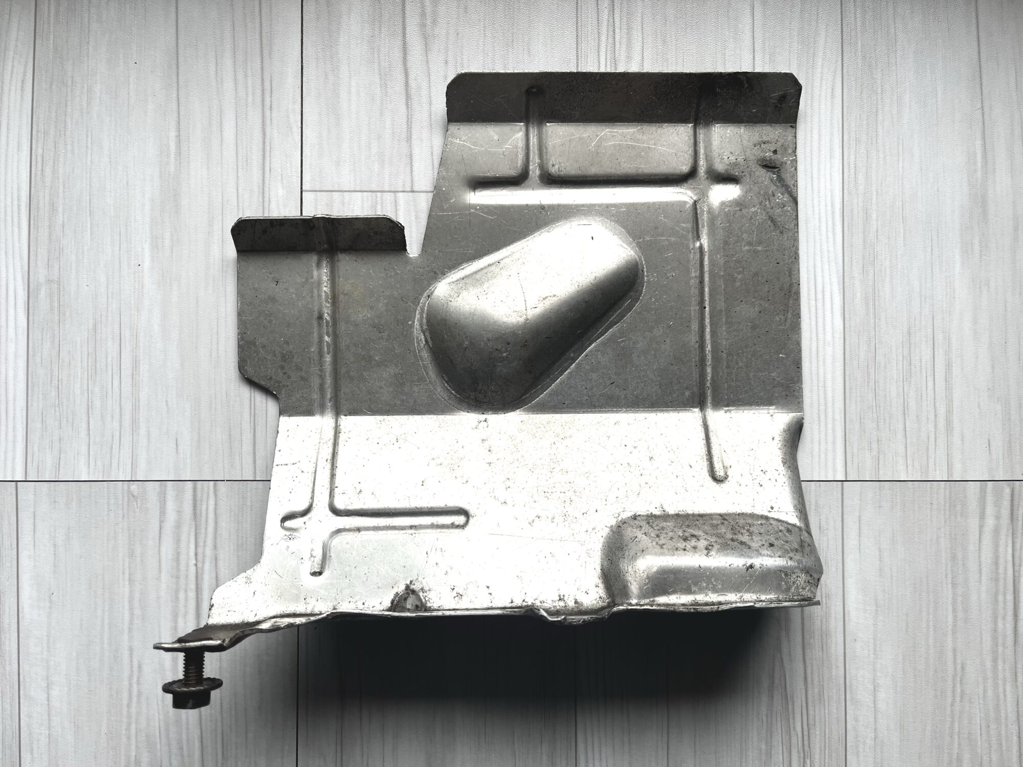 アルファロメオ156 V6 エキマニ下　遮熱板　異音原因　補強