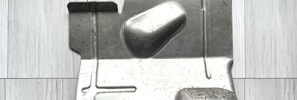 アルファロメオ156 V6 エキマニ下　遮熱板　異音原因　補強