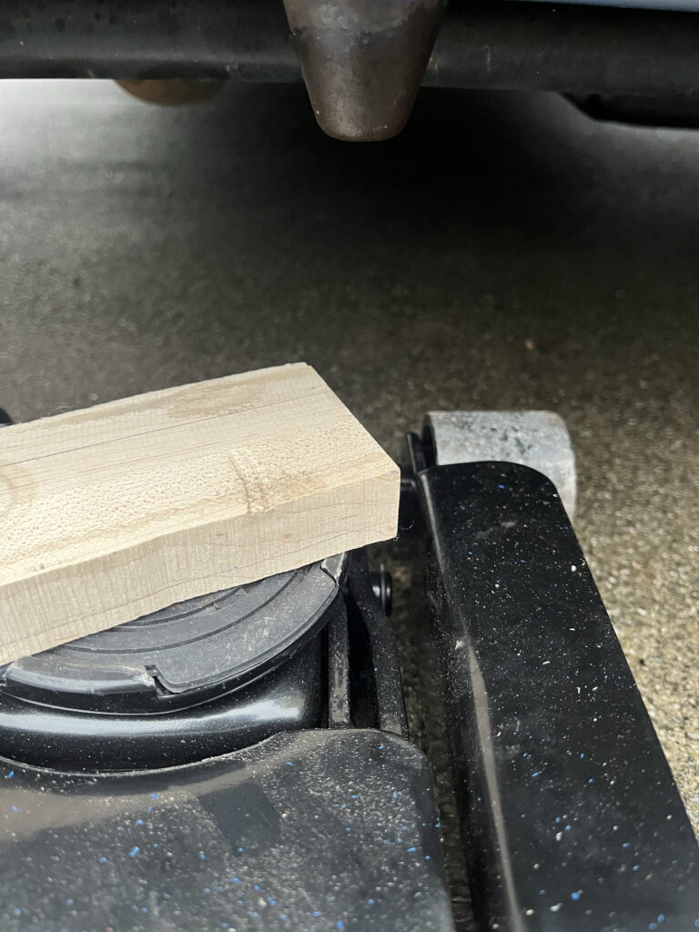 アルトラパンHE21S ジャッキアップポイント　フロント