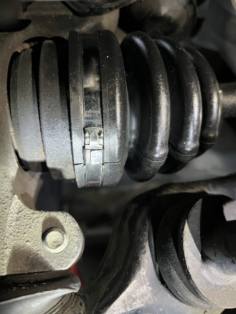 アルトラパンHE21S ドライブシャフトブーツ　バンド締め付け