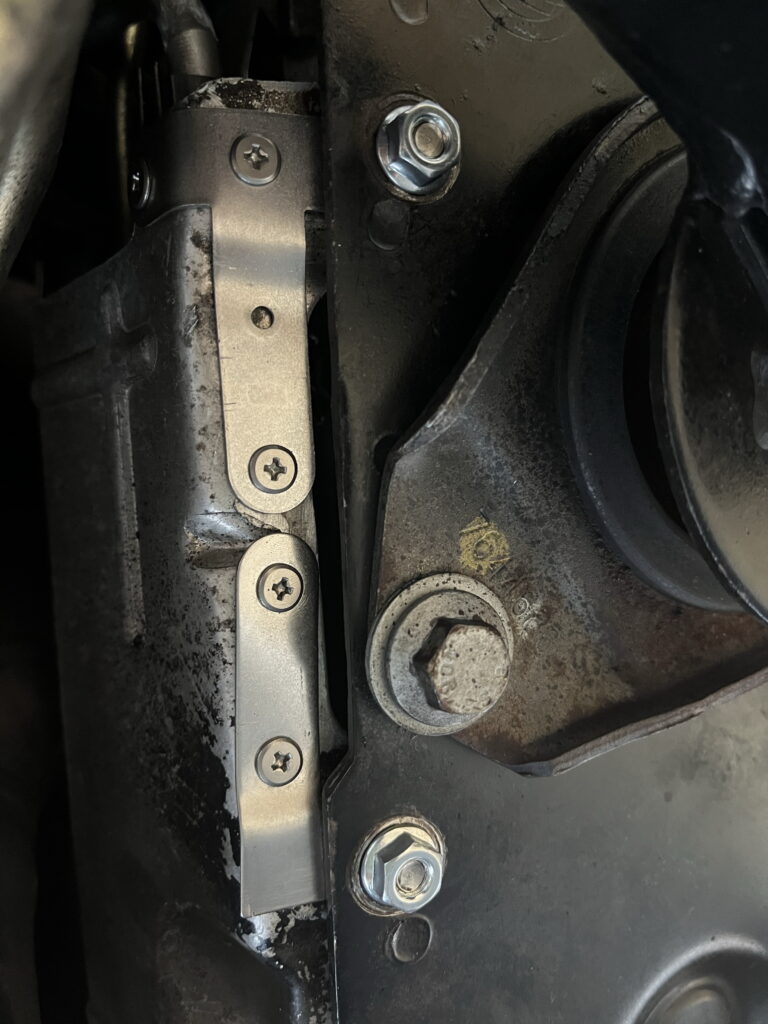 アルファロメオ156 V6 エキマニ下　遮熱板　異音原因　補強