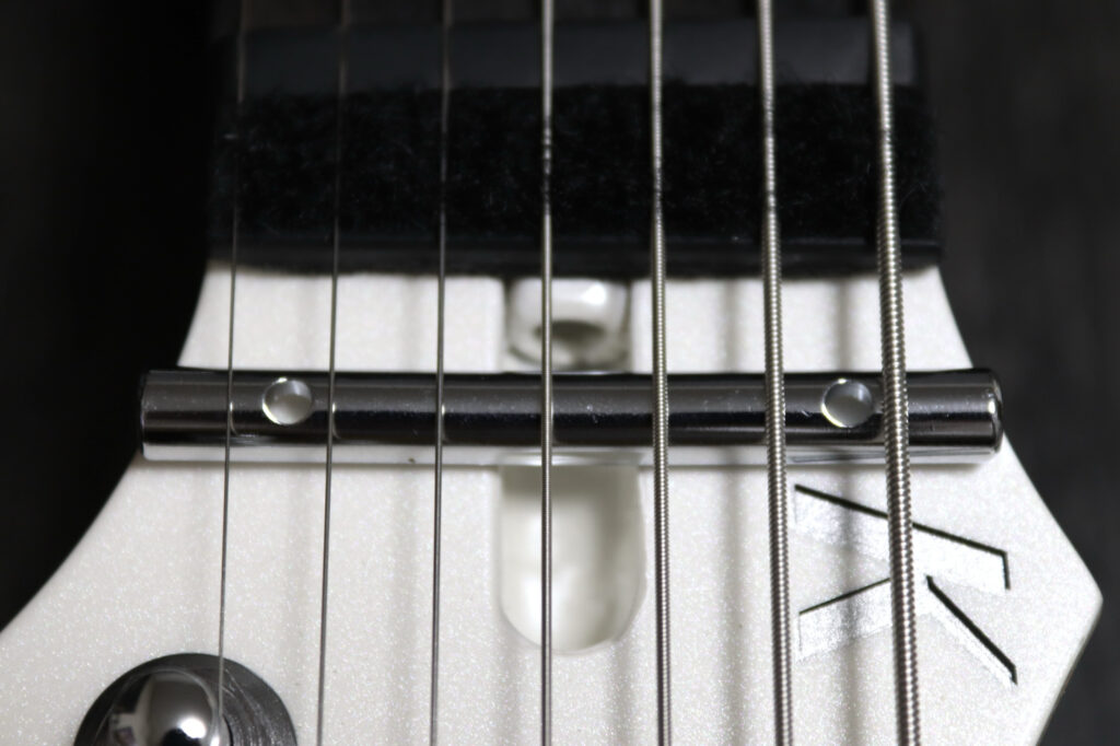 ギター　テンションバー　共振　異音　ノイズ