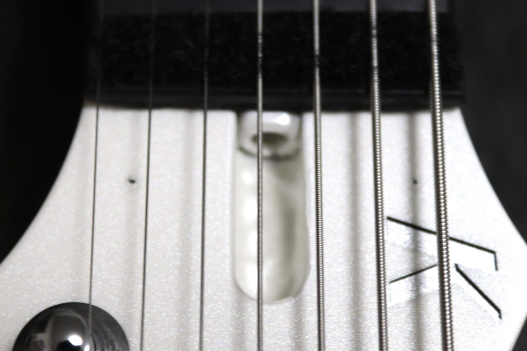 ギター　穴あけ　テンションバー　共振　異音　ノイズ
