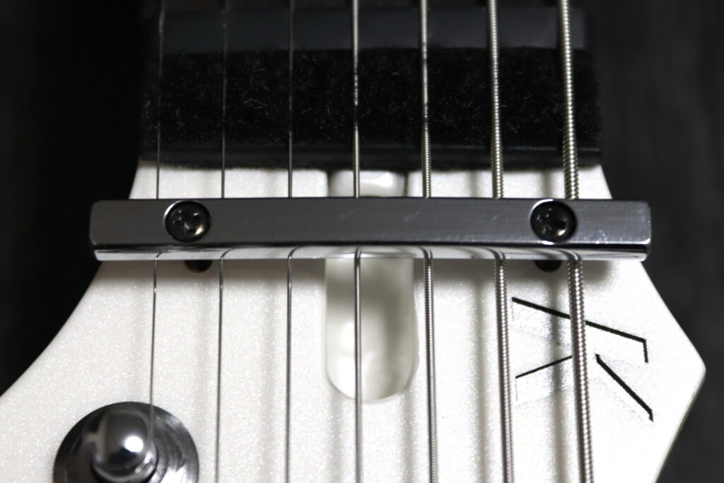 ギター　ストリングガイド　テンションバー取り付け