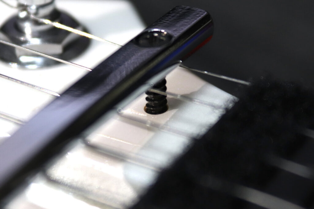 ギター　ベース　穴あけ