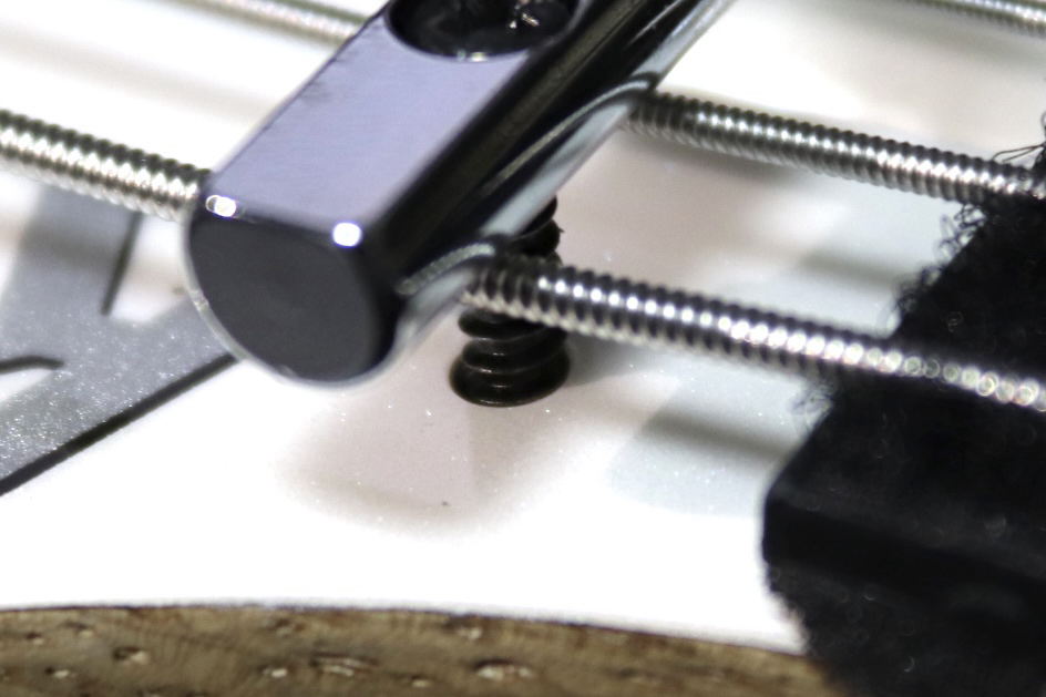 ギター　ベース　穴あけ