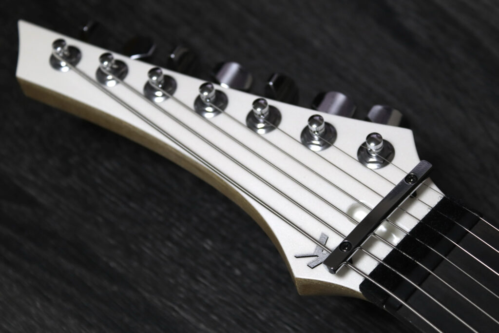 ギター　テンションバー取り付け