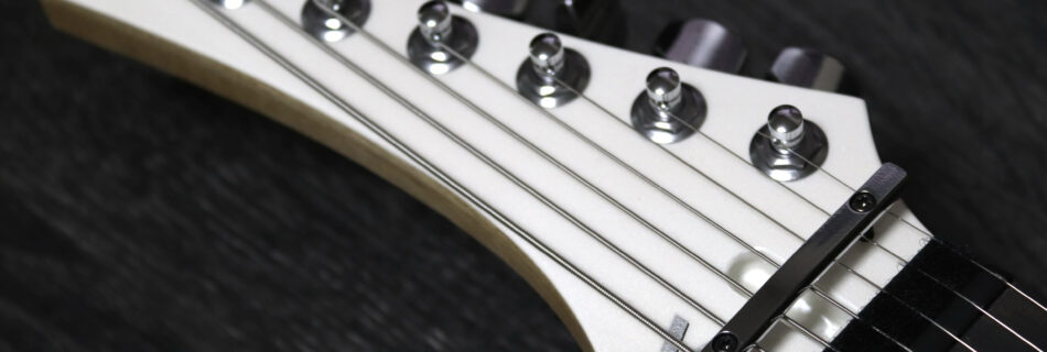 ギター　テンションバー取り付け