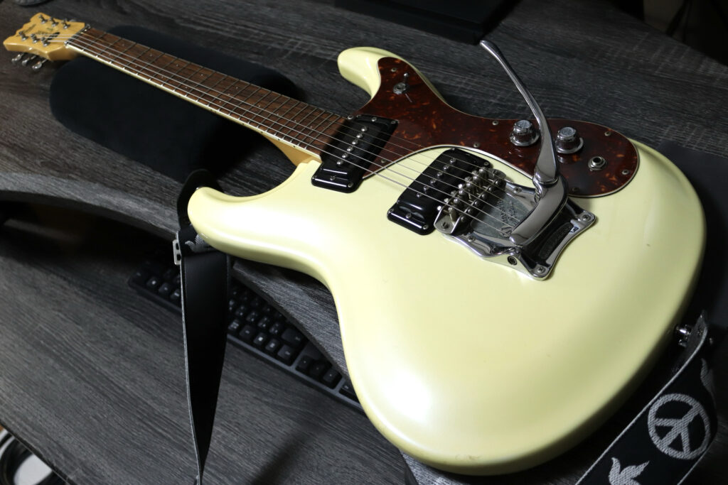 Mosrite モズライト　黒雲製作所