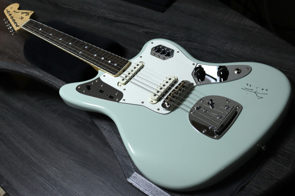 羊文学 ギターボーカル 塩塚モエカ シグネイチャーギター Moeka Shiotsuka Jaguar® moni